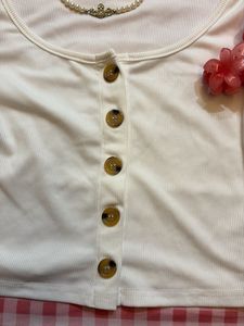 🦢White Buttoned Top ✨