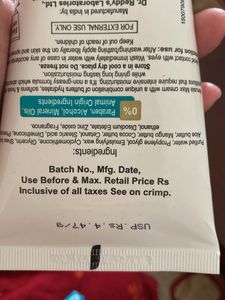 Venusia Max Moisturining Cream