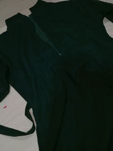 Beautiful Classic Dark Green  Net Sleeves Gown