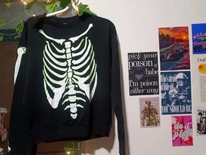 H&amp;m Skeleton Rib Cage Graphic Sweatshirt