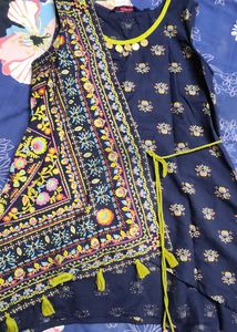 Sleevless Kurti