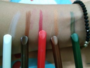 @12 Per Piece Beautiful Colours Eye And Lip Liner