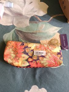 Estee Lauder Pouch