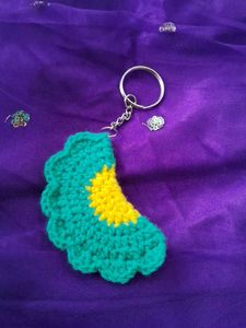 Crochet small flower pocket keychain