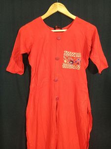 Red Embroidered Women&#39;s Kurta Set