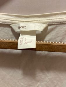 H&amp;M White Scoop Neck Tee - Size Small