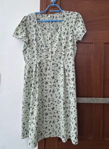 🌸 Pretty Floral Dress/Kurti – Medium – ₹250