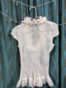 vintage ruffle milkmaid blouse 🕊️