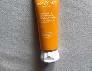Dot &amp; Key Face Wash
