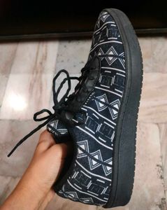 Unisex Black Canvas Sneakers