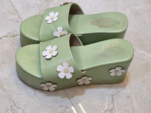 FLORAL SLIPPERS