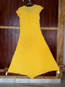 Yellow coloured cotton avaasa kurti.
