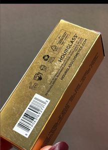 HOURGLASS Unreal Liquid Blush