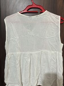 Zudio White Sleeveless Top In Size M