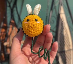 Crochet Bee scooty plushie