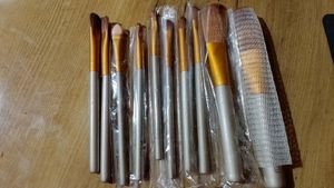 NAKED MAKEUP BRUSHES WITH ONE OVAL SHAPE 🖌️