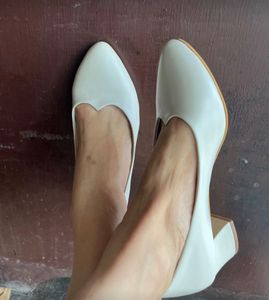 Off white Pumps