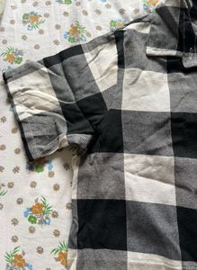 Black And White Crop Shirt🖤🤍