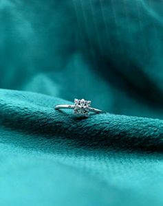 💍✨👀Delicate Floral Diamond Ring❤️🥰