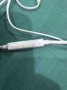 New Samsung White Earphones