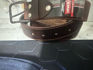 Levi&#39;s Leather Belt &amp; Wallet Set