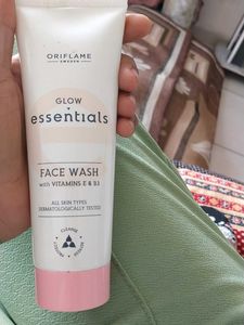 Oriflame Glow Essentials Face Wash