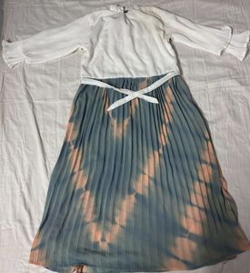 WHITE PATTERNED TOP