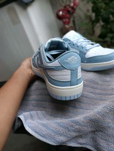 8 number sneaker best quality for men