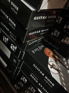 GUITAR SELF LOCK HANGER