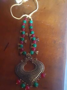 Maroon And Green Colur Necklace