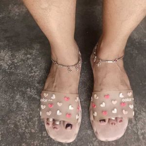 Slippers & Bellis