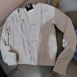 Beige Color Sweater With Ne Tag