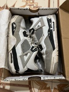 Nike Air Jordan 4 - UK 7