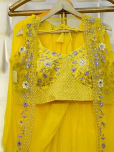 💛✨READY TO WEAR SAREE WITH SHRUG ✨💛