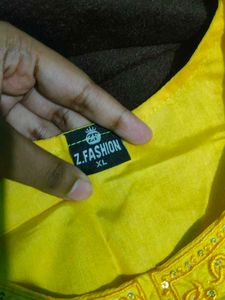 Yellow Embellished Kurti.           3pcs Suit.✨🔥
