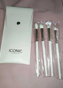 Iconic London Makeup Brush With Pouch