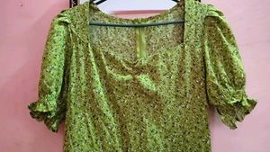 Urbanic Green Floral Puff Sleeve Midi Dress