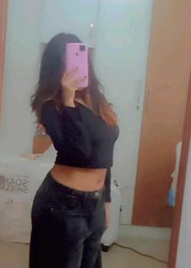 black tee 💗🦢💞