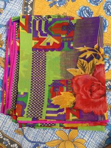 Floral Print Saree With Unsteach Blouse Piece