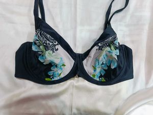 🇳🇿💫💗 Beautiful black floral bra