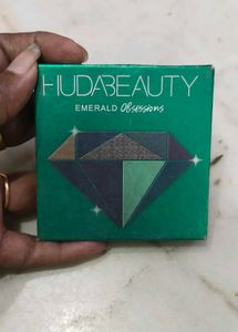 Huda Beauty emerald obsession platter