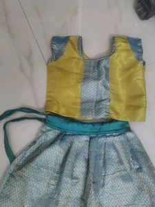 Handstiched Pavadai Sattai