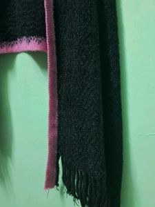 Cozy Black &amp; Pink Knit Shawl 🩷🖤