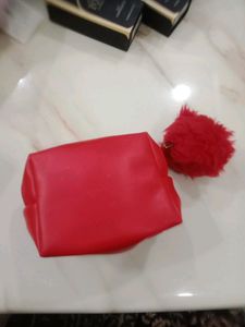 Pom pomm pouch
