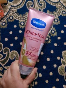 Vaseline Gluta-Hya Dewy Radiance Lotion for Face &amp;