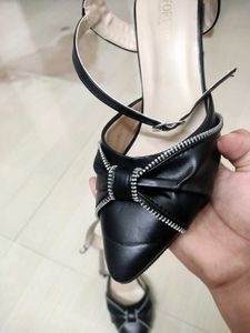 Black Bow Heel