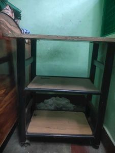 Computer Table With Only One Wheel Broken