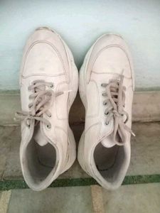 Women's sneaker shoes