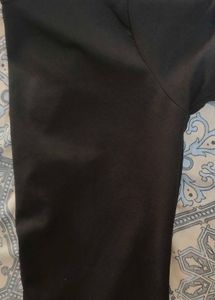 Black Round Neck Crop T-shirt