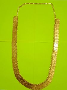 A Glittering Golden Necklace